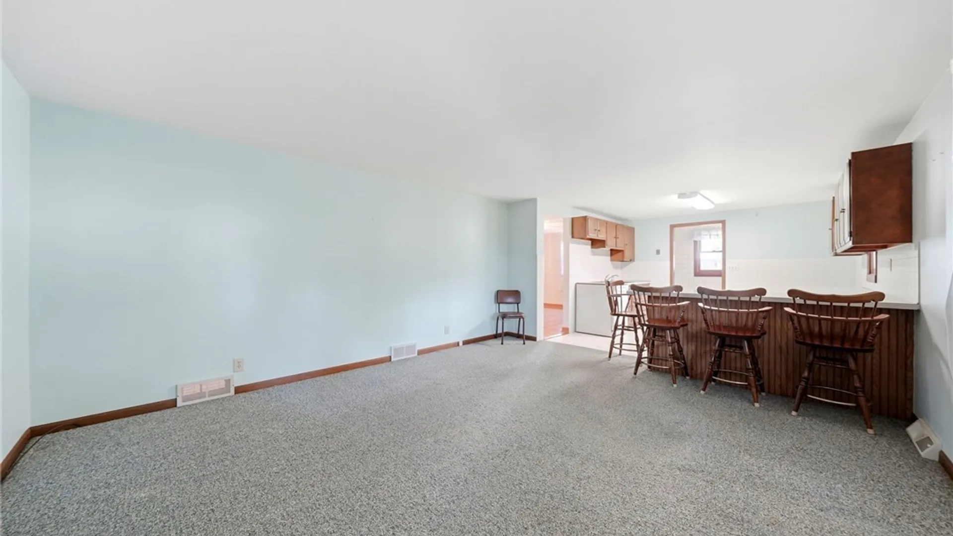 Property at 16 Woodcrest Court, Cheektowaga, NY 14225 14