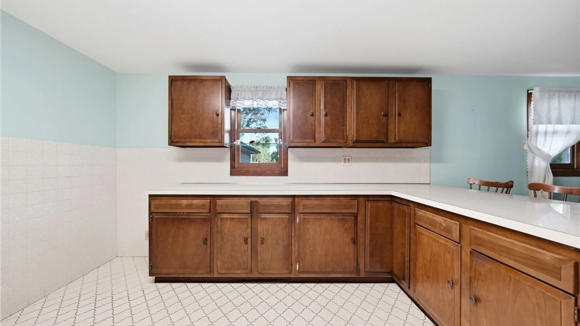 Property at 16 Woodcrest Court, Cheektowaga, NY 14225 17
