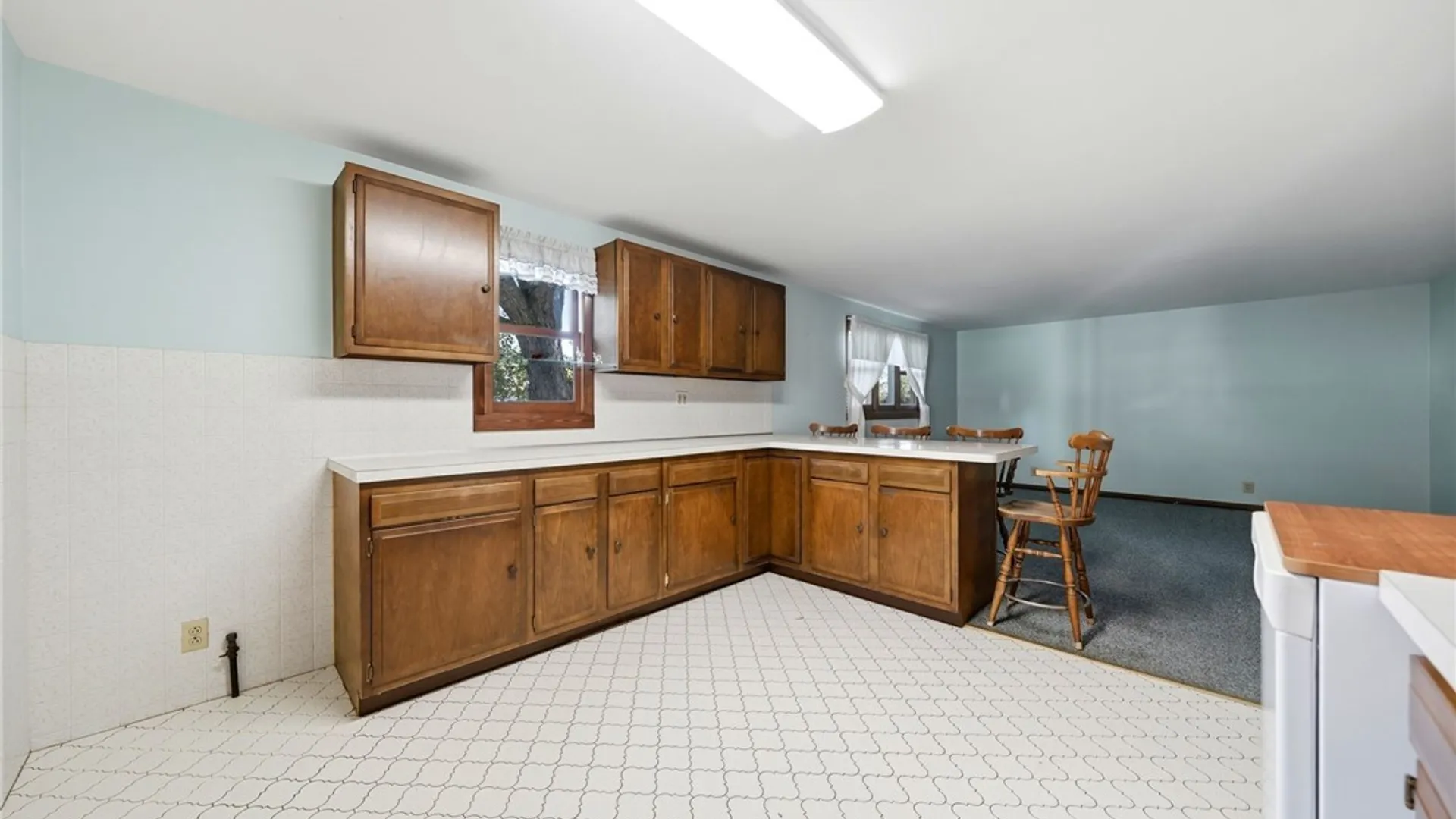 Property at 16 Woodcrest Court, Cheektowaga, NY 14225 18