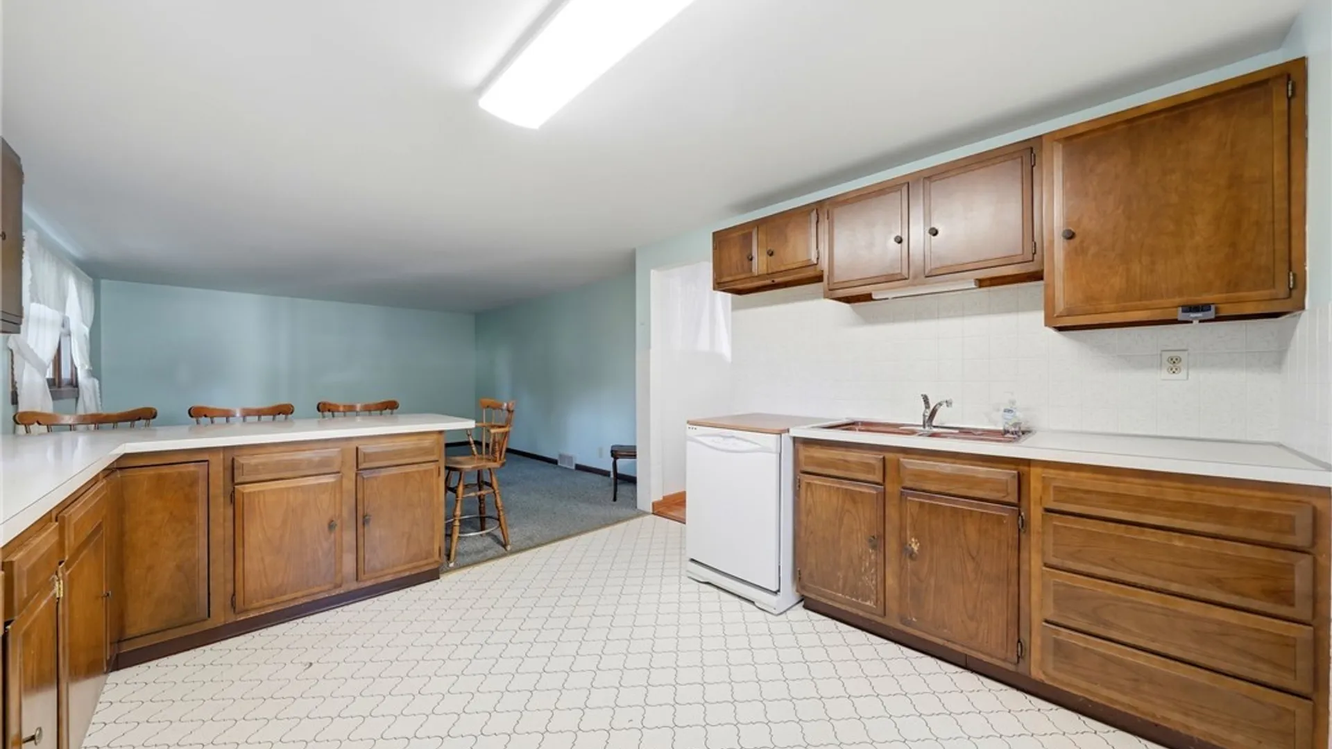 Property at 16 Woodcrest Court, Cheektowaga, NY 14225 20