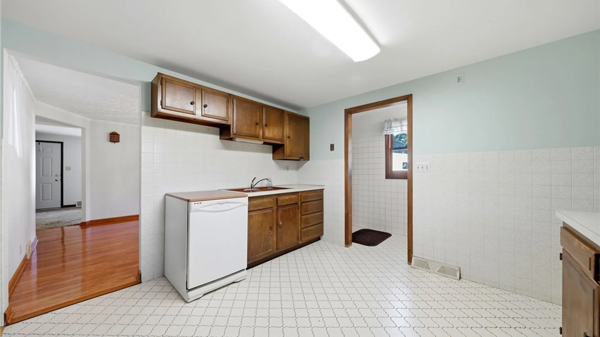 Property at 16 Woodcrest Court, Cheektowaga, NY 14225 22