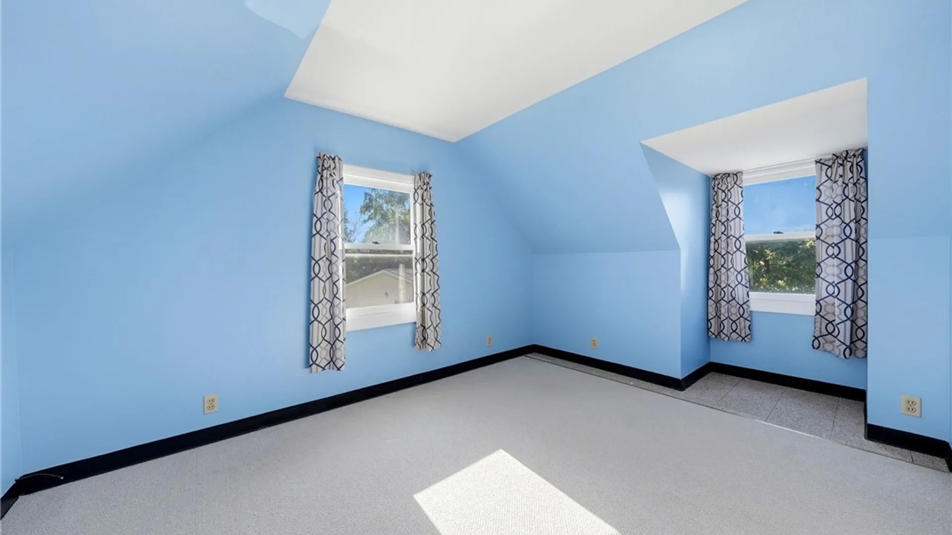 Property at 16 Woodcrest Court, Cheektowaga, NY 14225 24