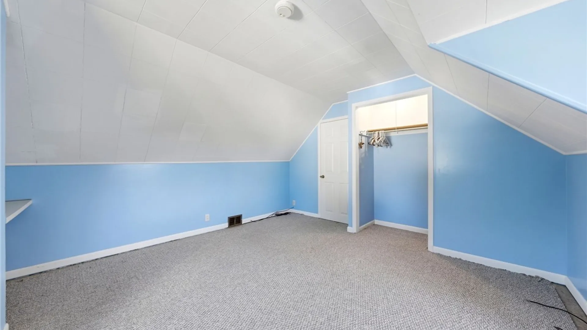 Property at 16 Woodcrest Court, Cheektowaga, NY 14225 27