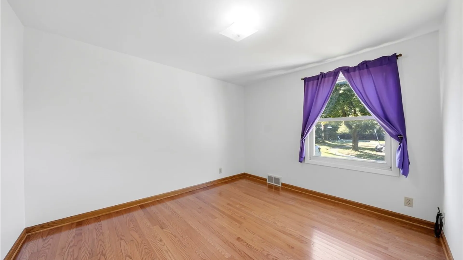 Property at 16 Woodcrest Court, Cheektowaga, NY 14225 29