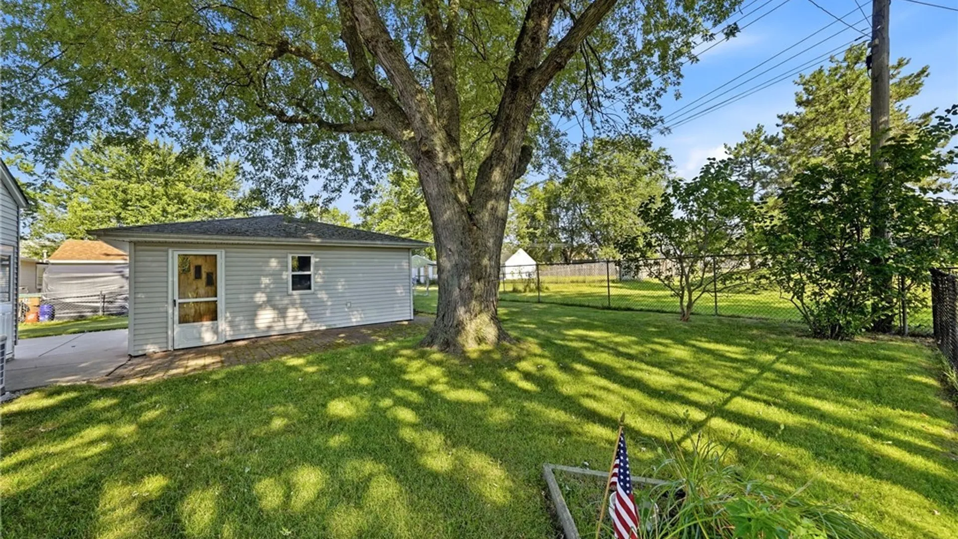 Property at 16 Woodcrest Court, Cheektowaga, NY 14225 45