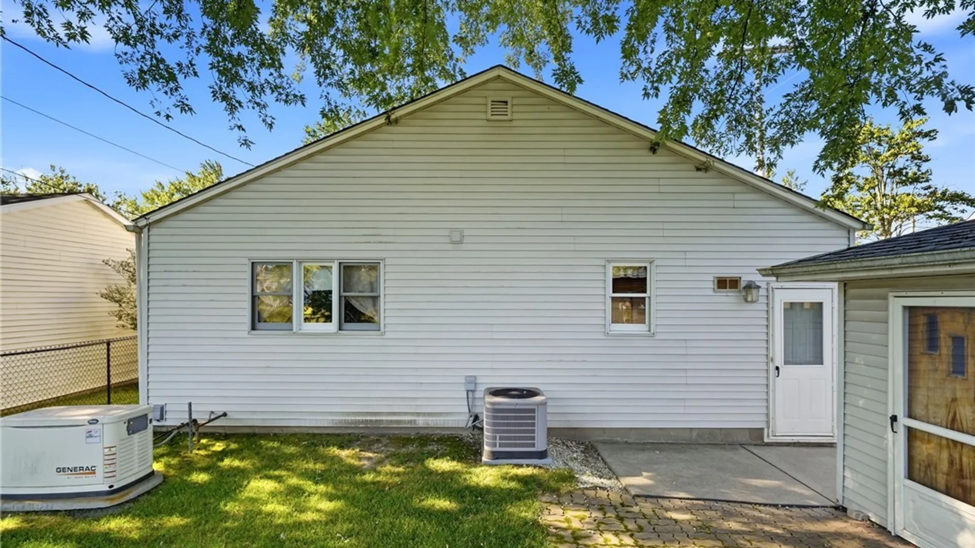Property at 16 Woodcrest Court, Cheektowaga, NY 14225 48