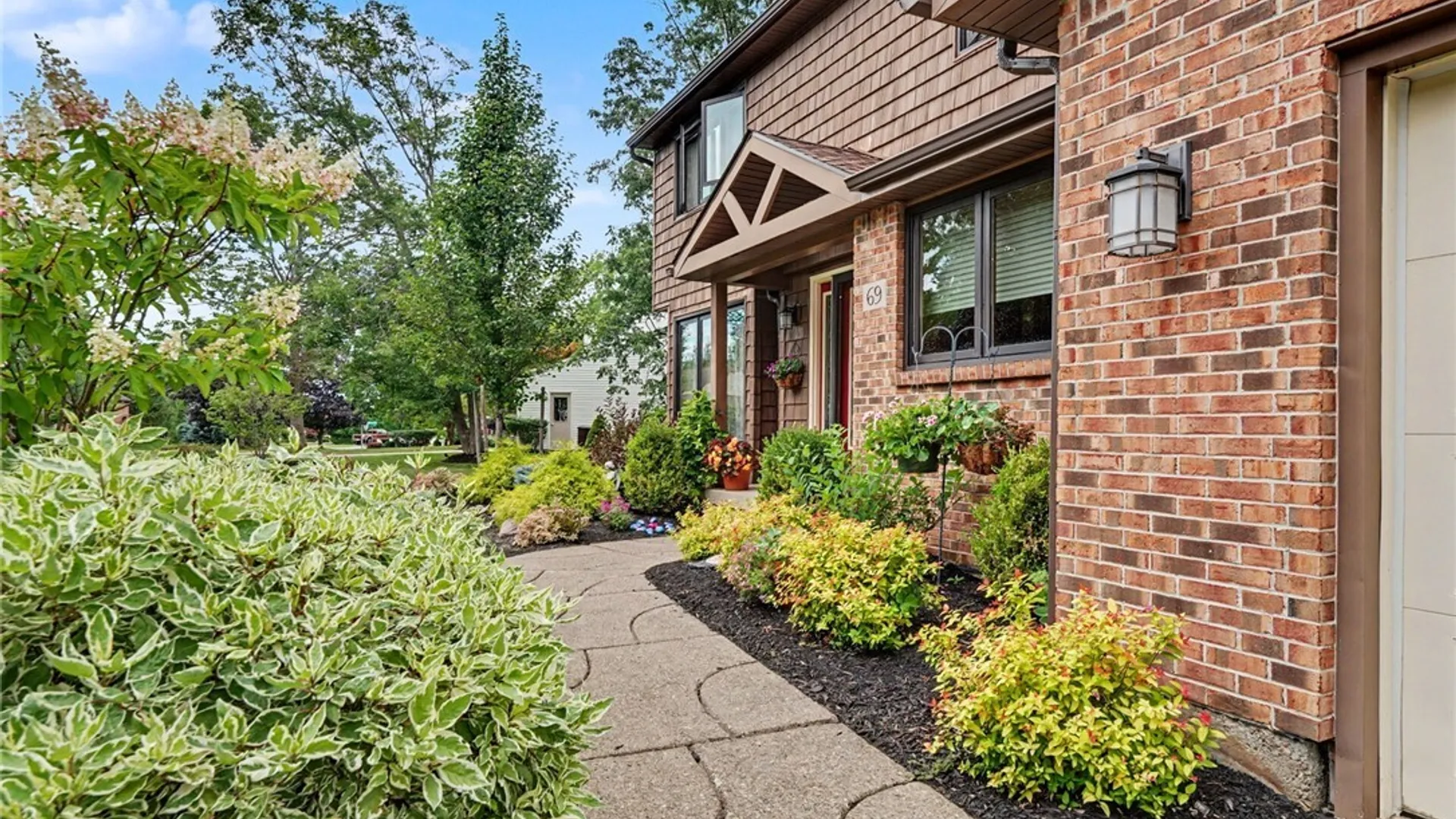 Property at 69 Old Orchard Lane, Orchard Park, NY 14127 4