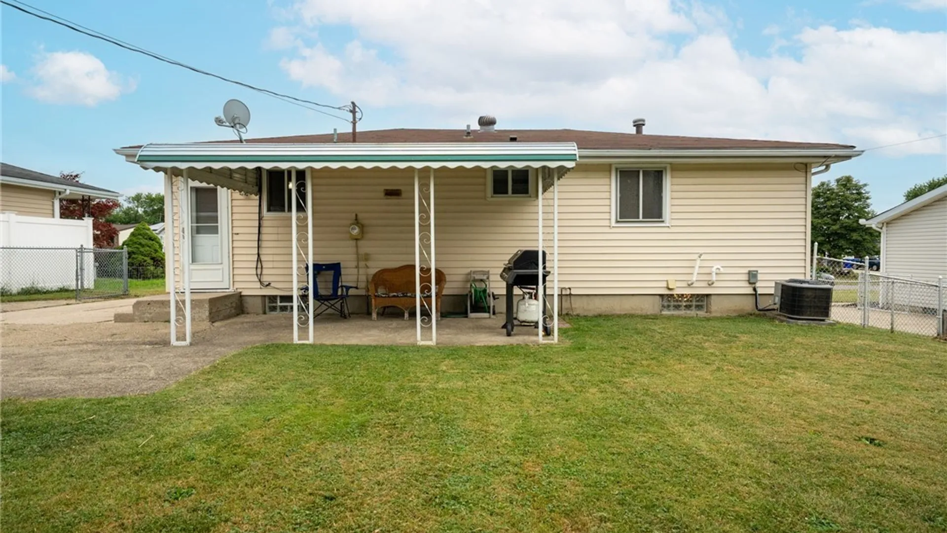 Property at 3443 Bethford Drive, Hamburg, NY 14219 18
