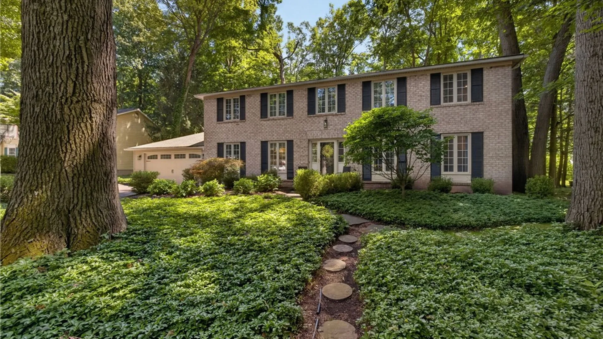Property at 10 Forest Knoll, Pittsford, NY 14534 4