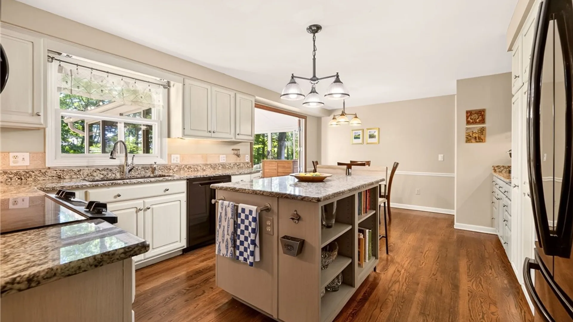 Property at 10 Forest Knoll, Pittsford, NY 14534 12