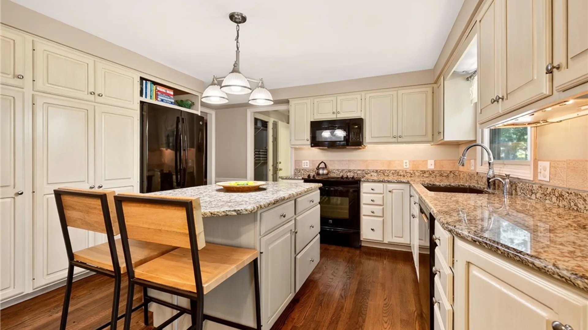 Property at 10 Forest Knoll, Pittsford, NY 14534 14