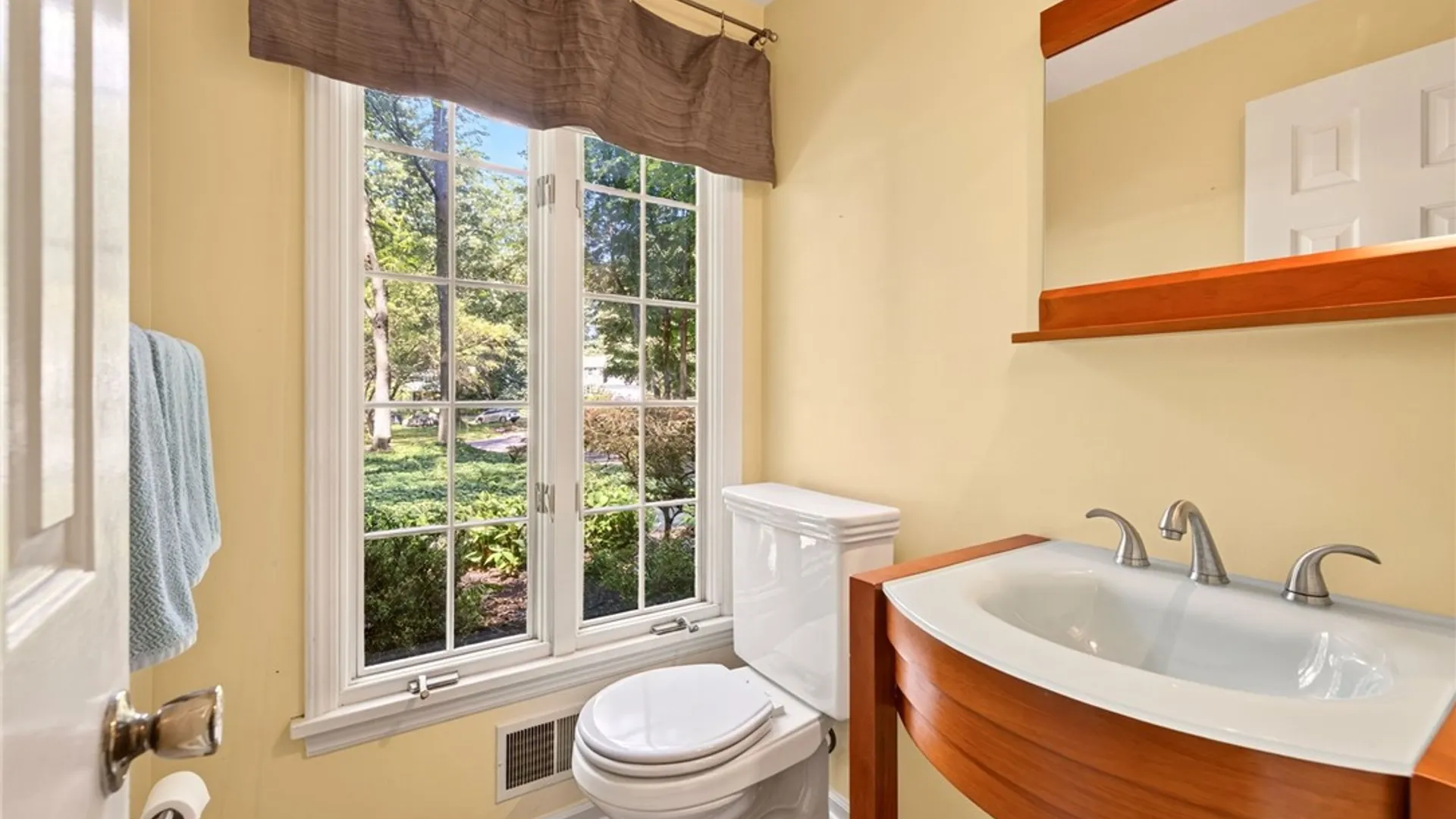 Property at 10 Forest Knoll, Pittsford, NY 14534 20