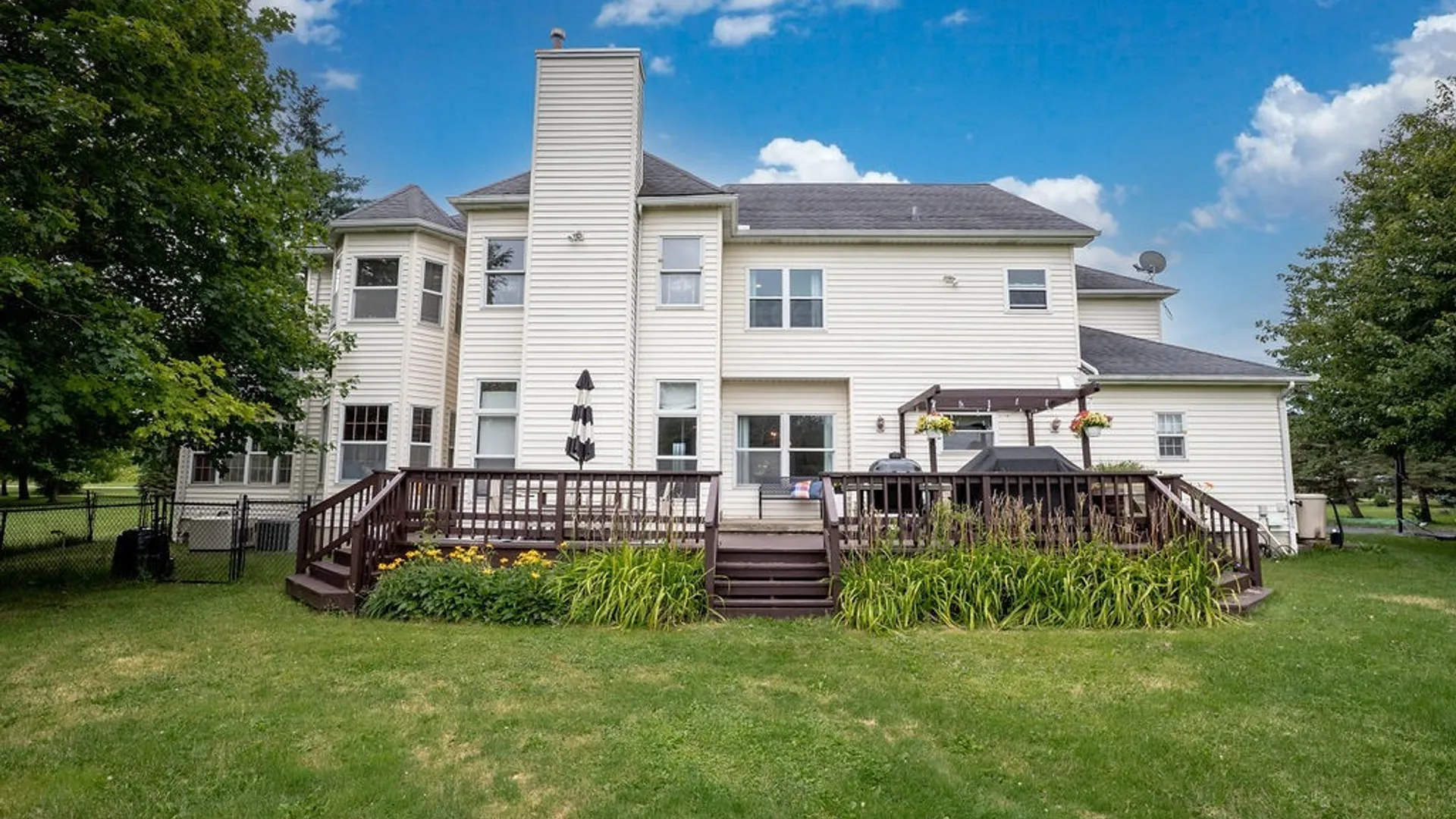 Property at 10290 Clarence Center Road, Clarence, NY 14031 4