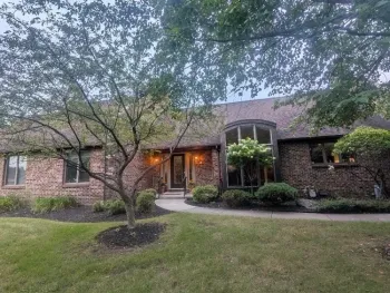 Property at 33 Hidden Ridge Cmn, Amherst, NY 14221