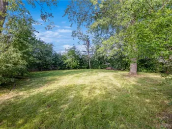 Property at 27 Woodlee Lane, Grand Island, NY 14072