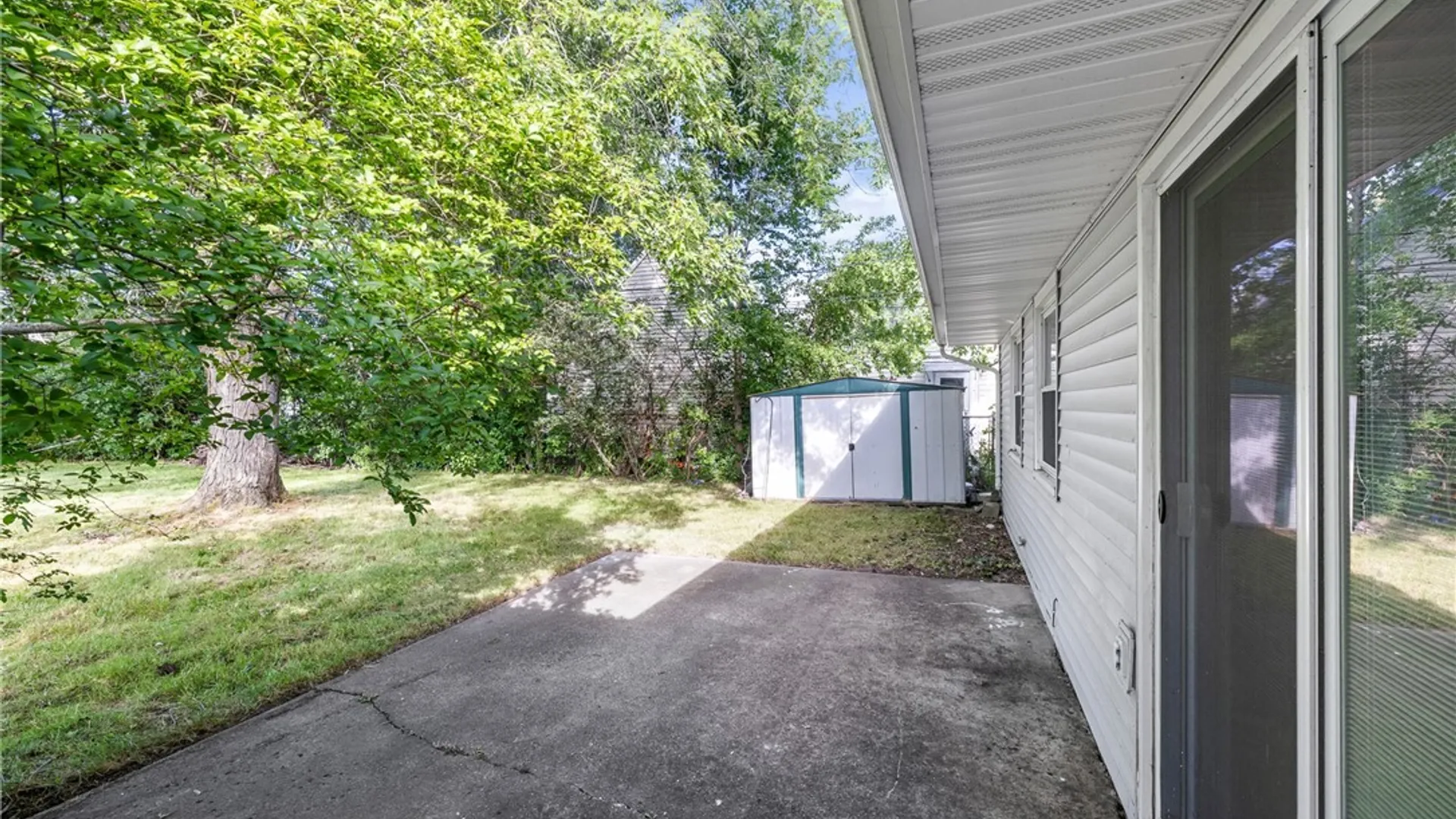 Property at 27 Woodlee Lane, Grand Island, NY 14072 5