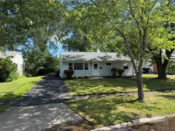 Property at 27 Woodlee Lane, Grand Island, NY 14072