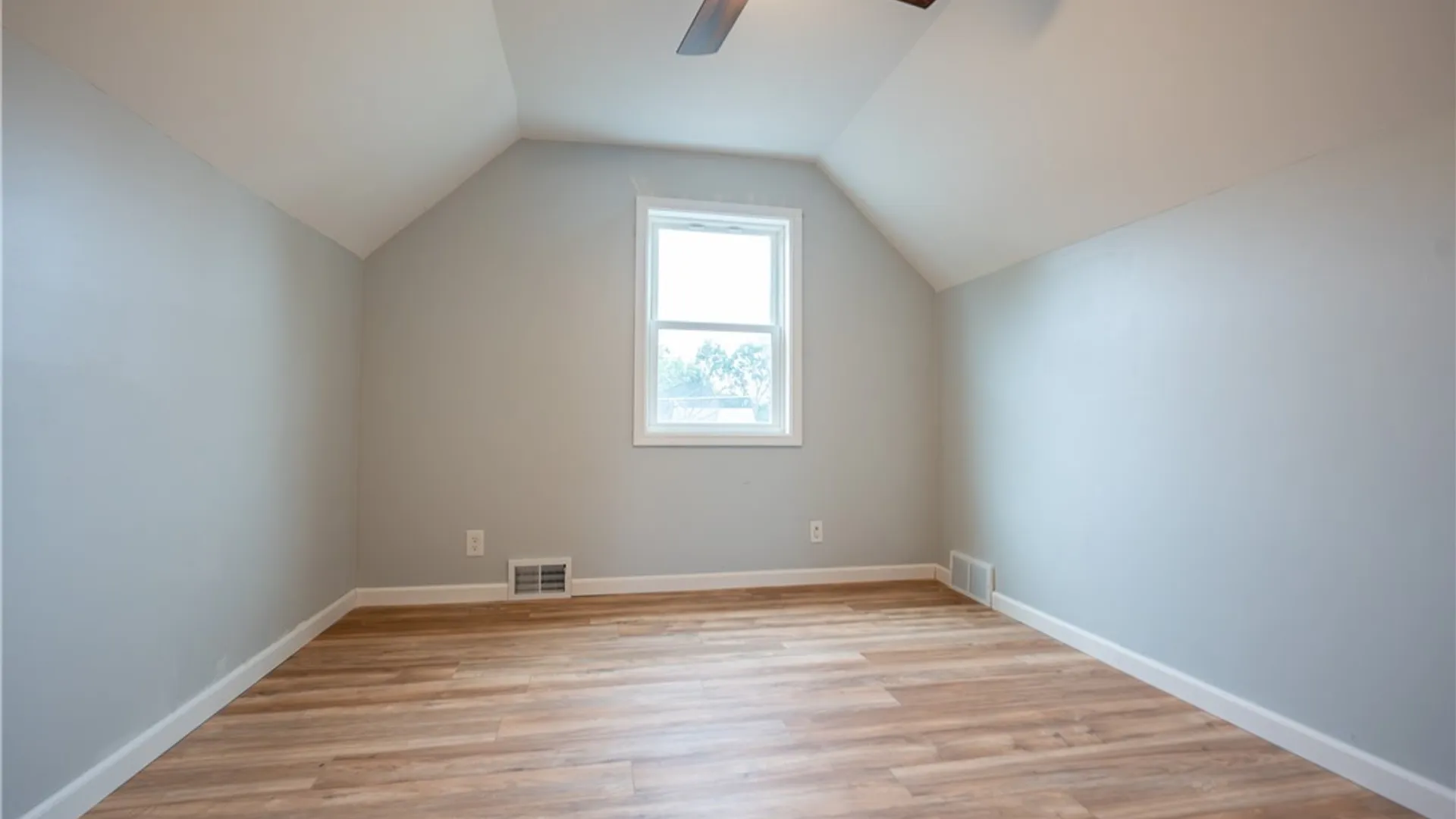 Property at 10 Terry Lane, Cheektowaga, NY 14225 35