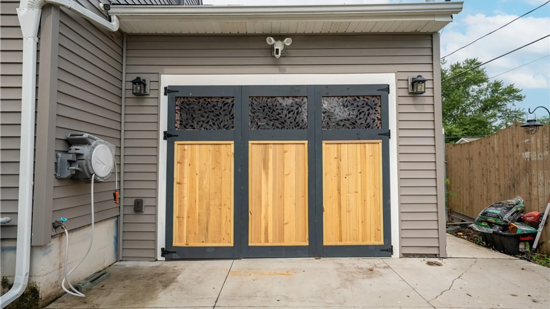 Property at 10 Terry Lane, Cheektowaga, NY 14225 3