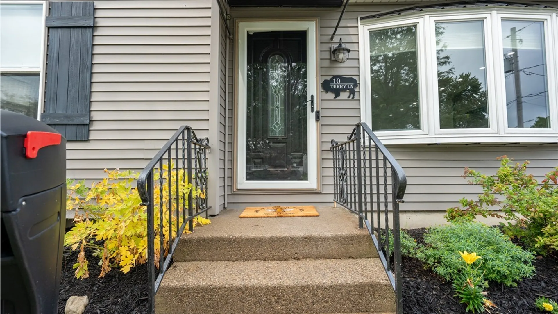 Property at 10 Terry Lane, Cheektowaga, NY 14225 4
