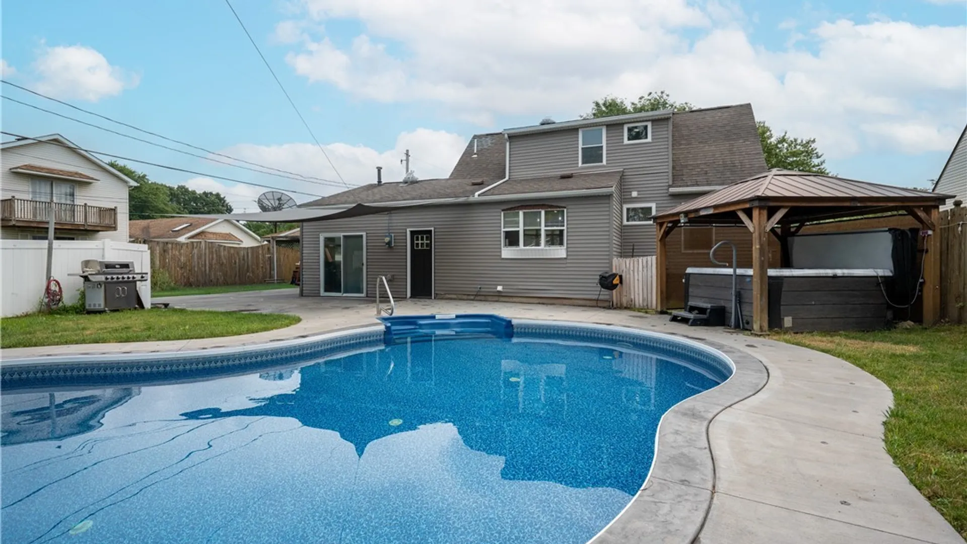 Property at 10 Terry Lane, Cheektowaga, NY 14225 49
