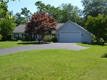 Property at 127 Galvin Court, Farmington, NY 14425