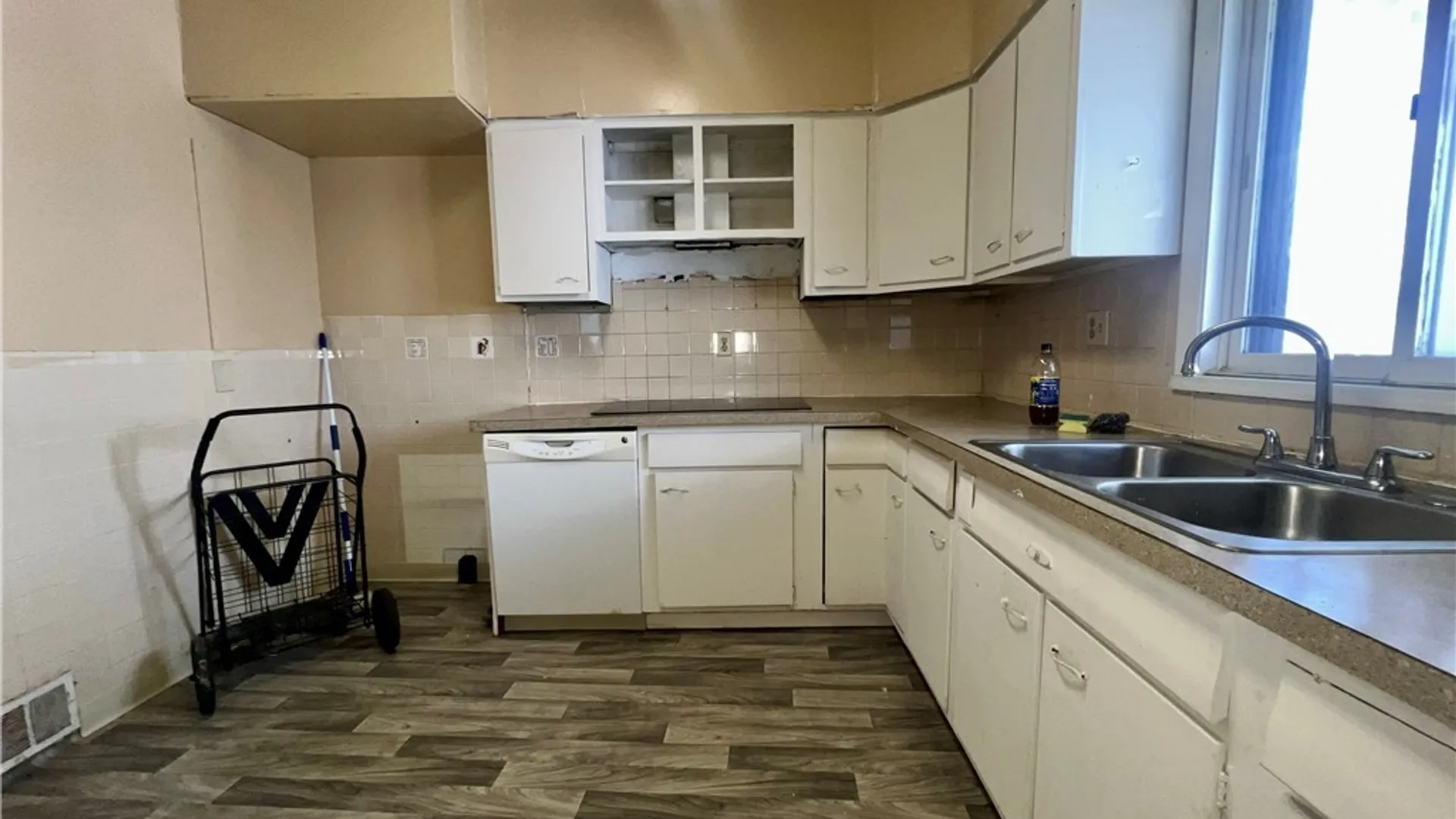Property at 1611 Linwood Avenue, Niagara Falls, NY 14305 9