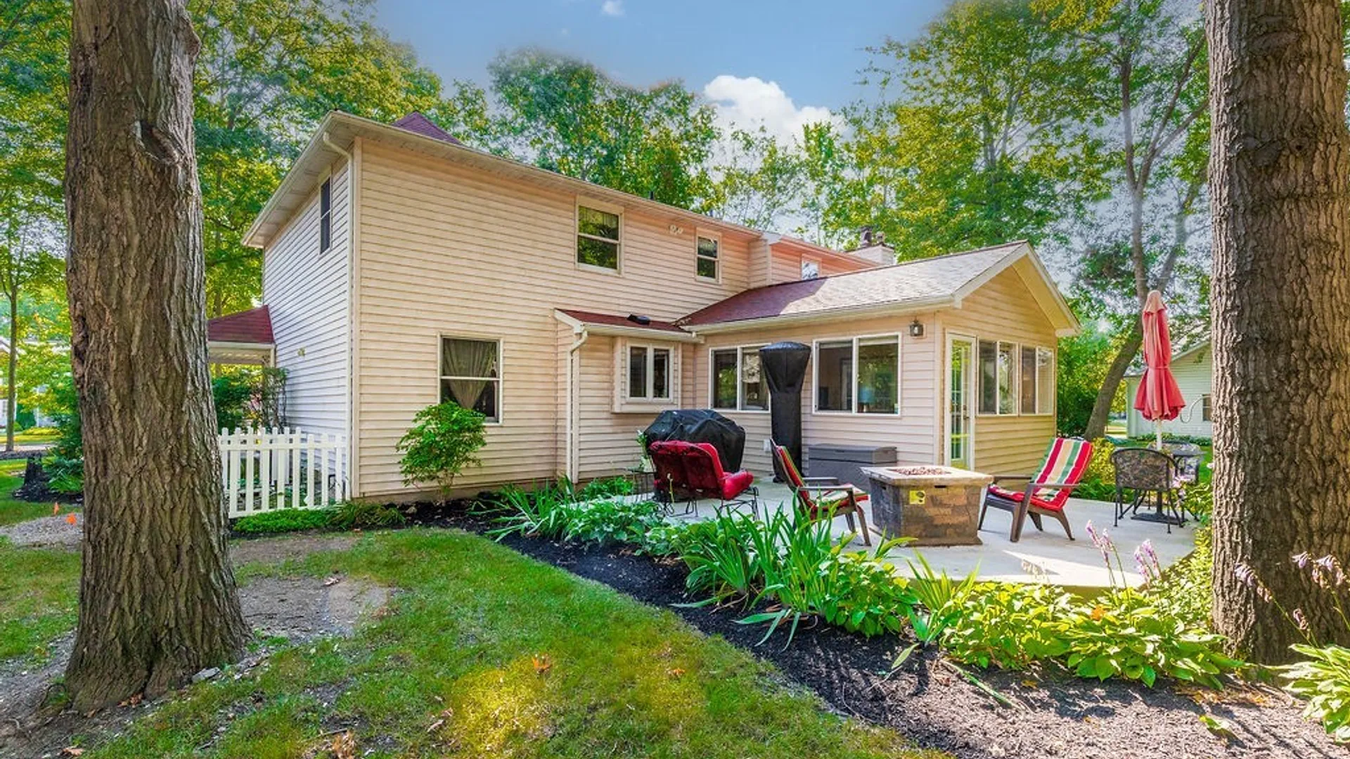 Property at 110 Parkview Drive, Grand Island, NY 14072 3