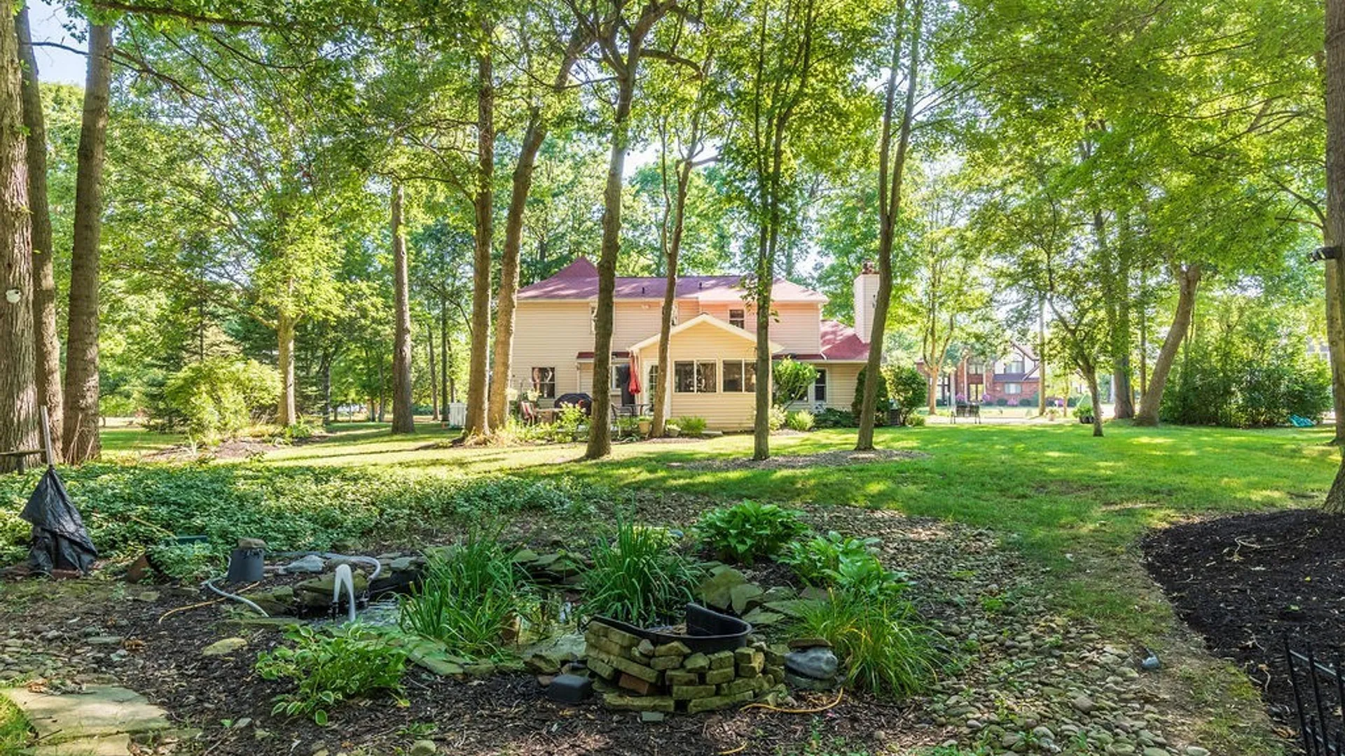Property at 110 Parkview Drive, Grand Island, NY 14072 4