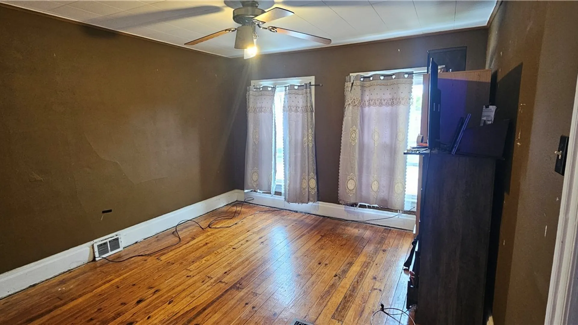 Property at 2906 Pine Avenue, Niagara Falls, NY 14301 11