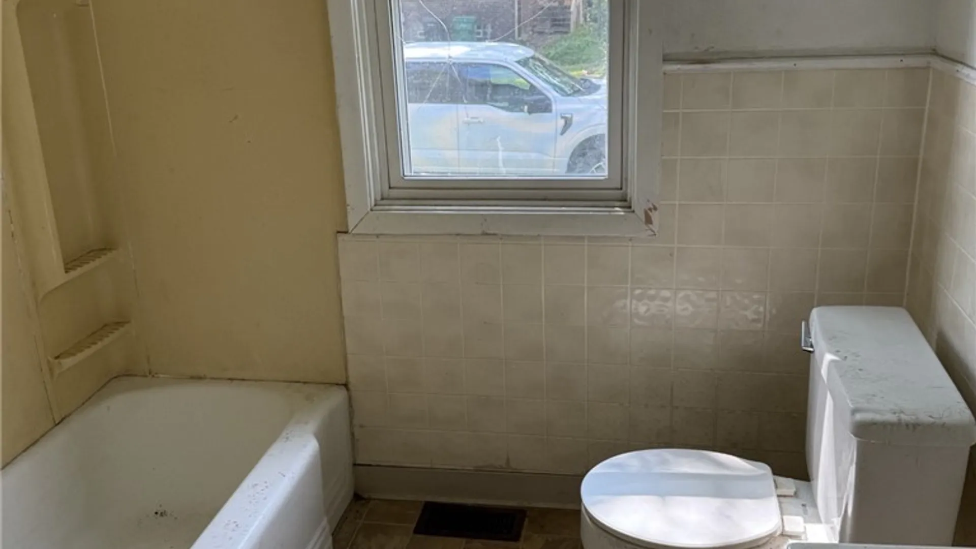 Property at 1600 Cleveland Avenue, Niagara Falls, NY 14305 8