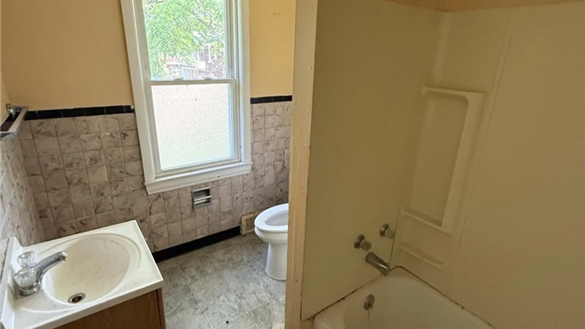 Property at 1600 Cleveland Avenue, Niagara Falls, NY 14305 12