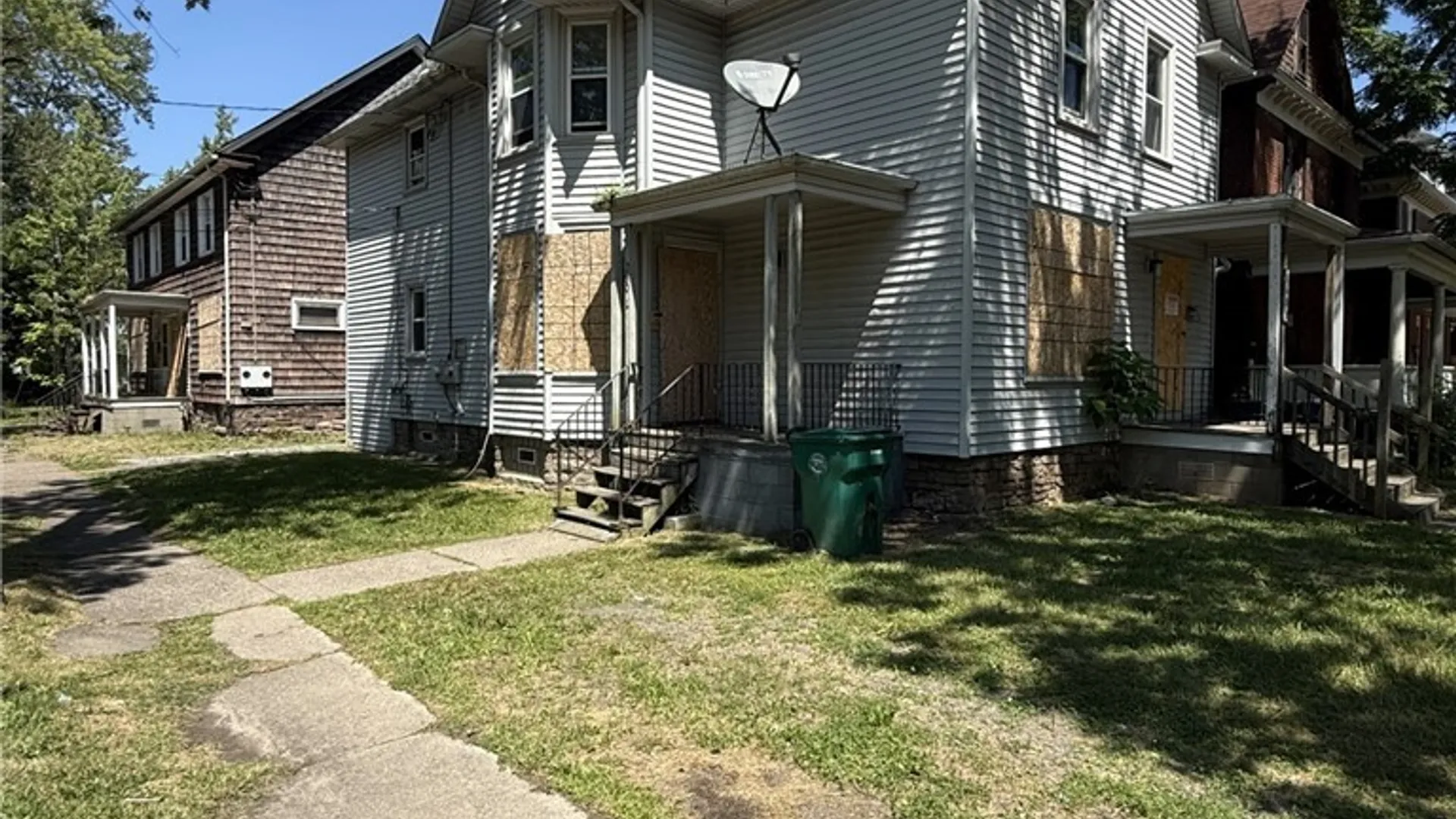 Property at 1600 Cleveland Avenue, Niagara Falls, NY 14305 3