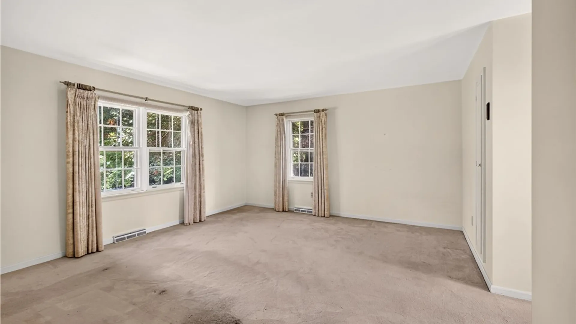 Property at 6981 Colonial Drive, DeWitt, NY 13066 16