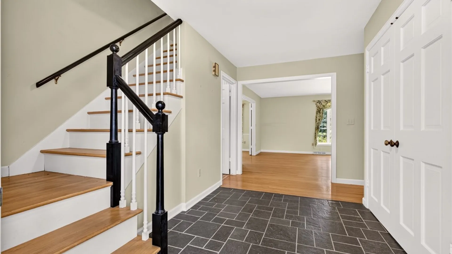 Property at 6981 Colonial Drive, DeWitt, NY 13066 4