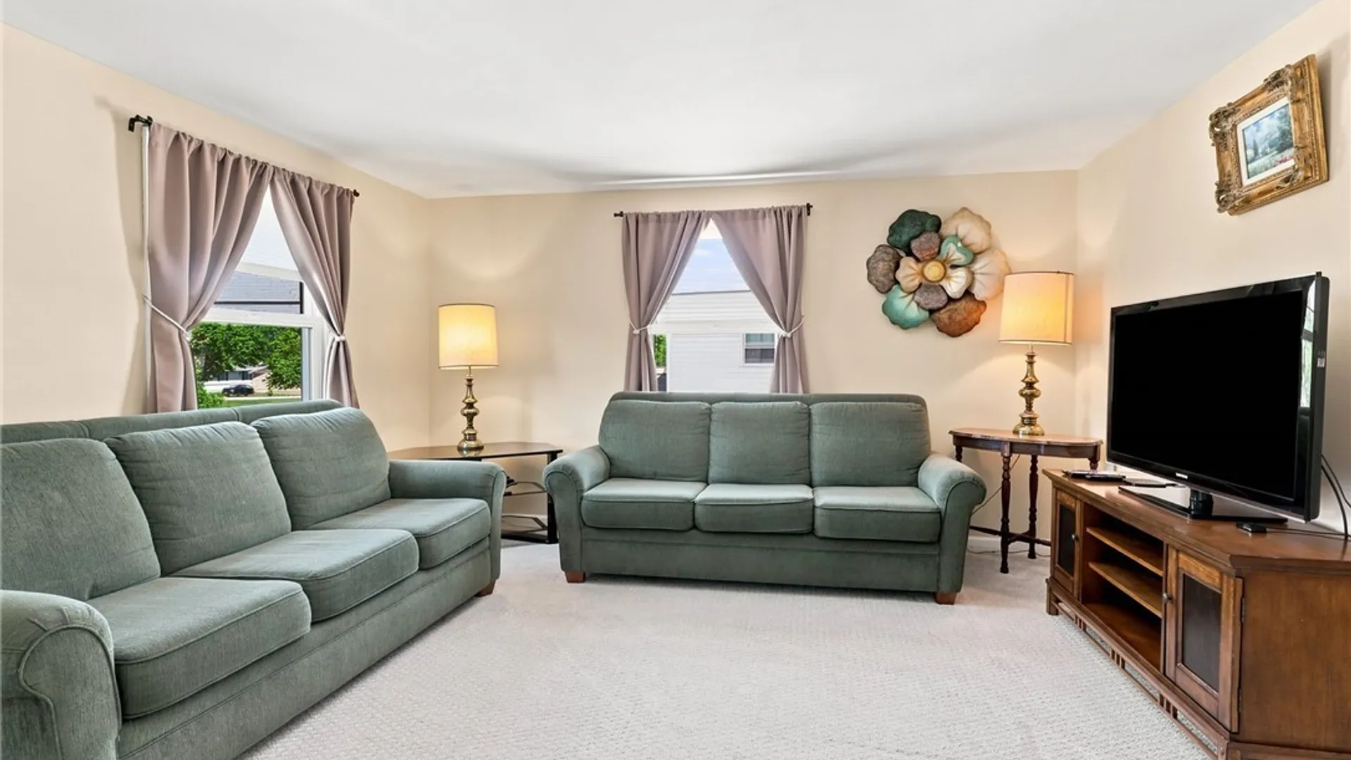Property at 7 Jeffrey Drive, Cheektowaga, NY 14043 4