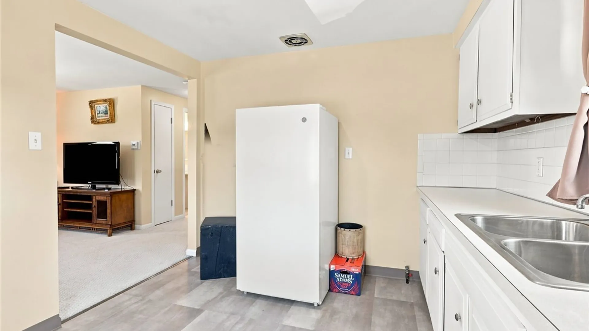 Property at 7 Jeffrey Drive, Cheektowaga, NY 14043 7