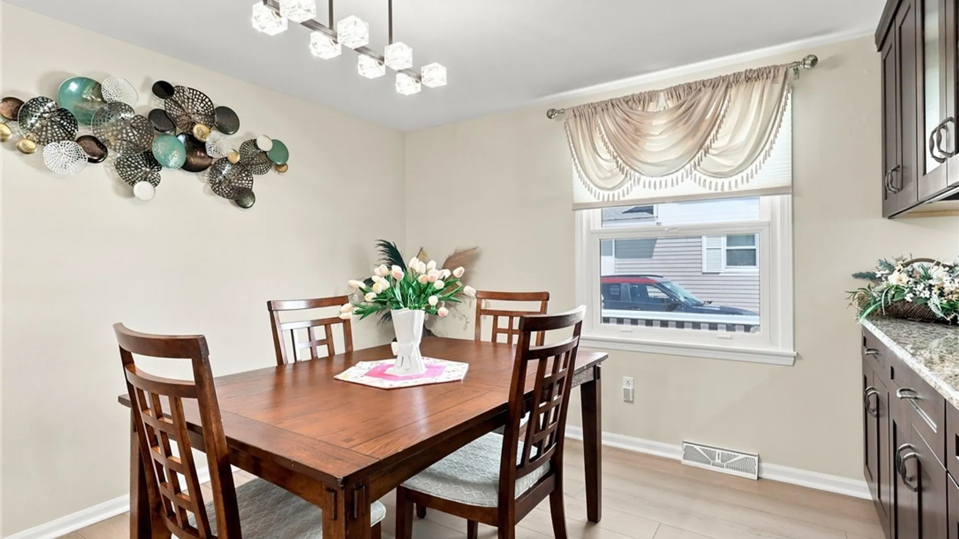 Property at 7 Jeffrey Drive, Cheektowaga, NY 14043 22