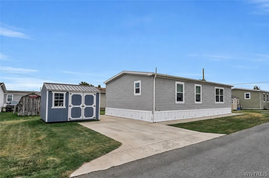 Property at 1452 West Dr, Alden, NY 14004