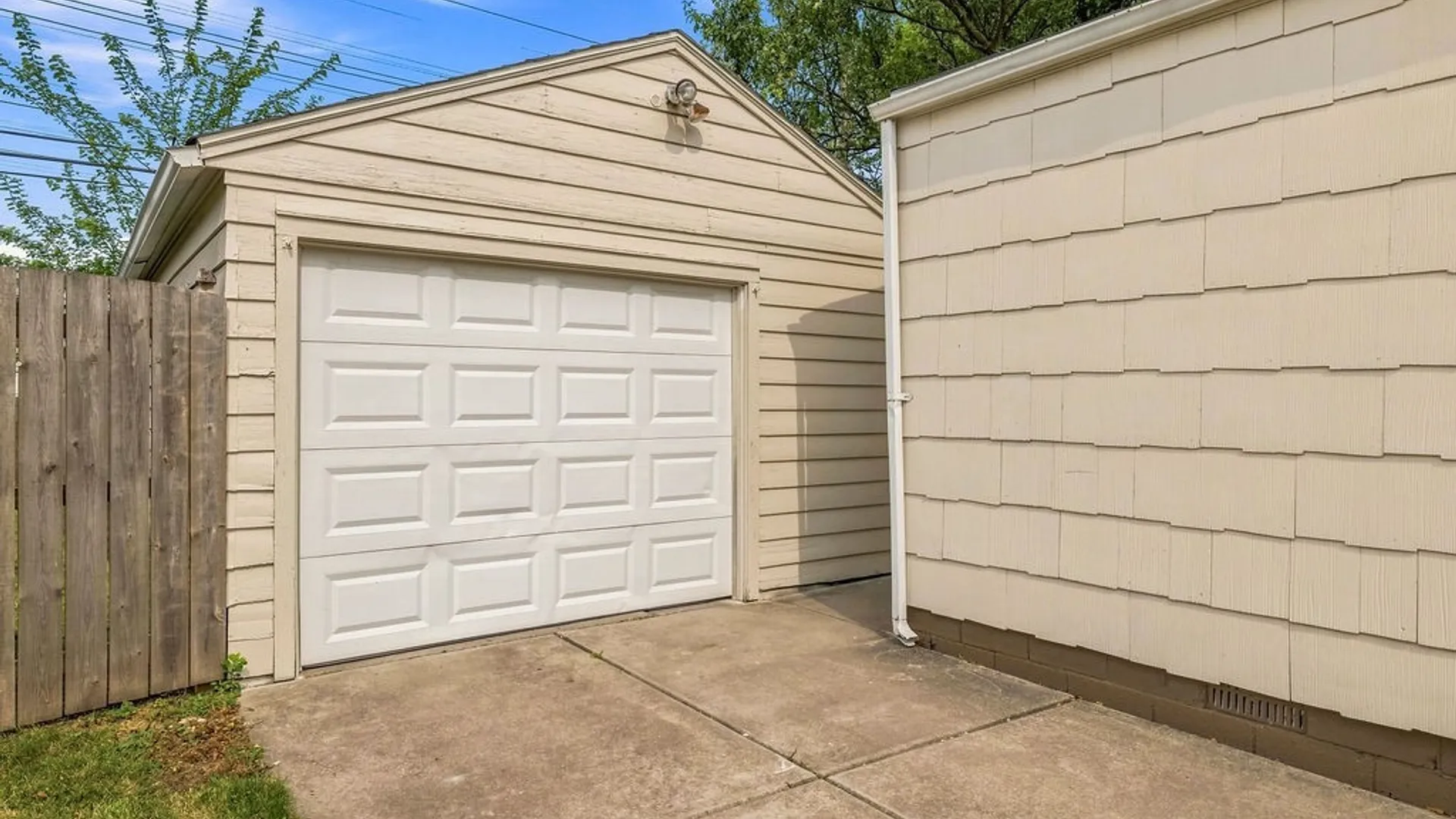 Property at 67 Elaine Court, Cheektowaga, NY 14225 4