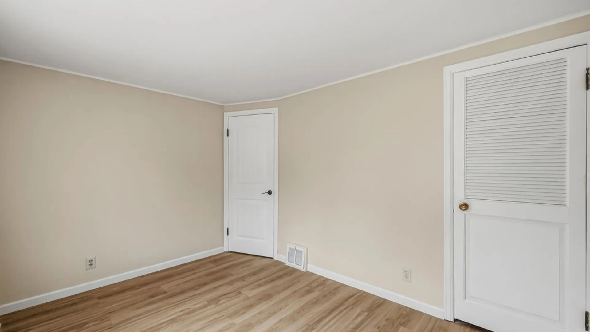 Property at 67 Elaine Court, Cheektowaga, NY 14225 21