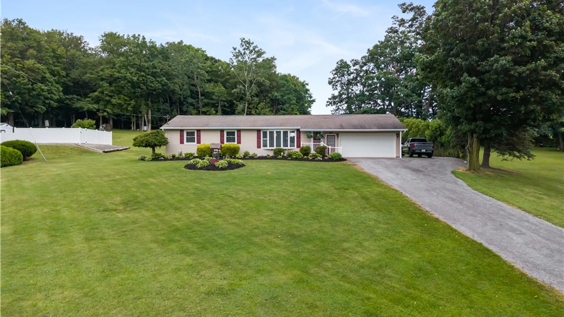 Property at 417 East Road, Middlebury, NY 14591 44