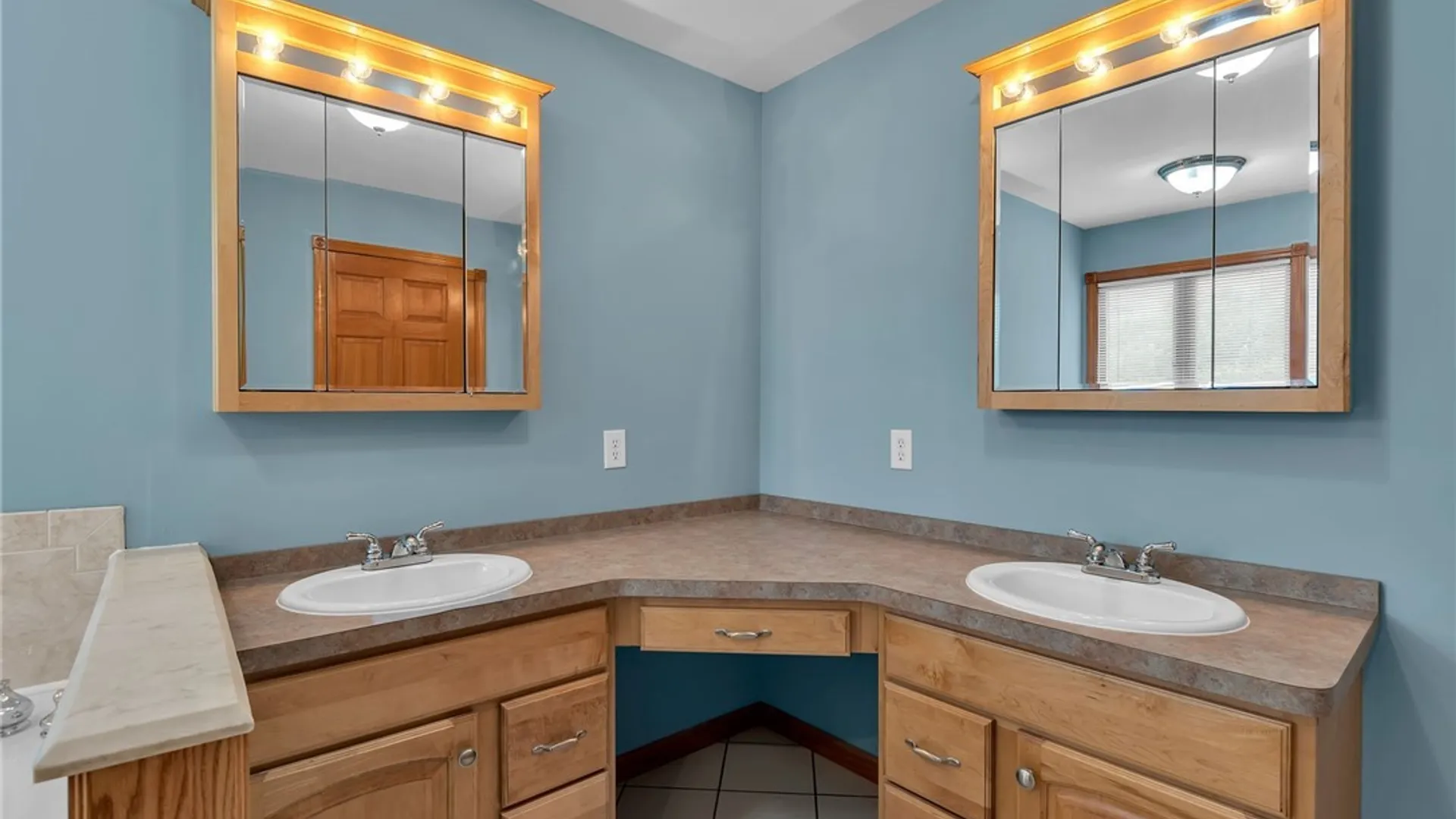Property at 5113 William Street, Lancaster, NY 14086 32