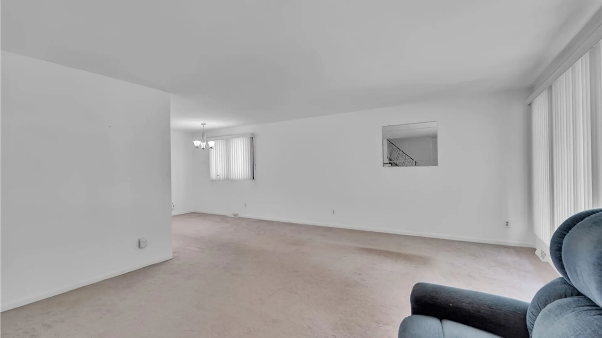 Property at 17 W Summerset Lane, Amherst, NY 14228 15