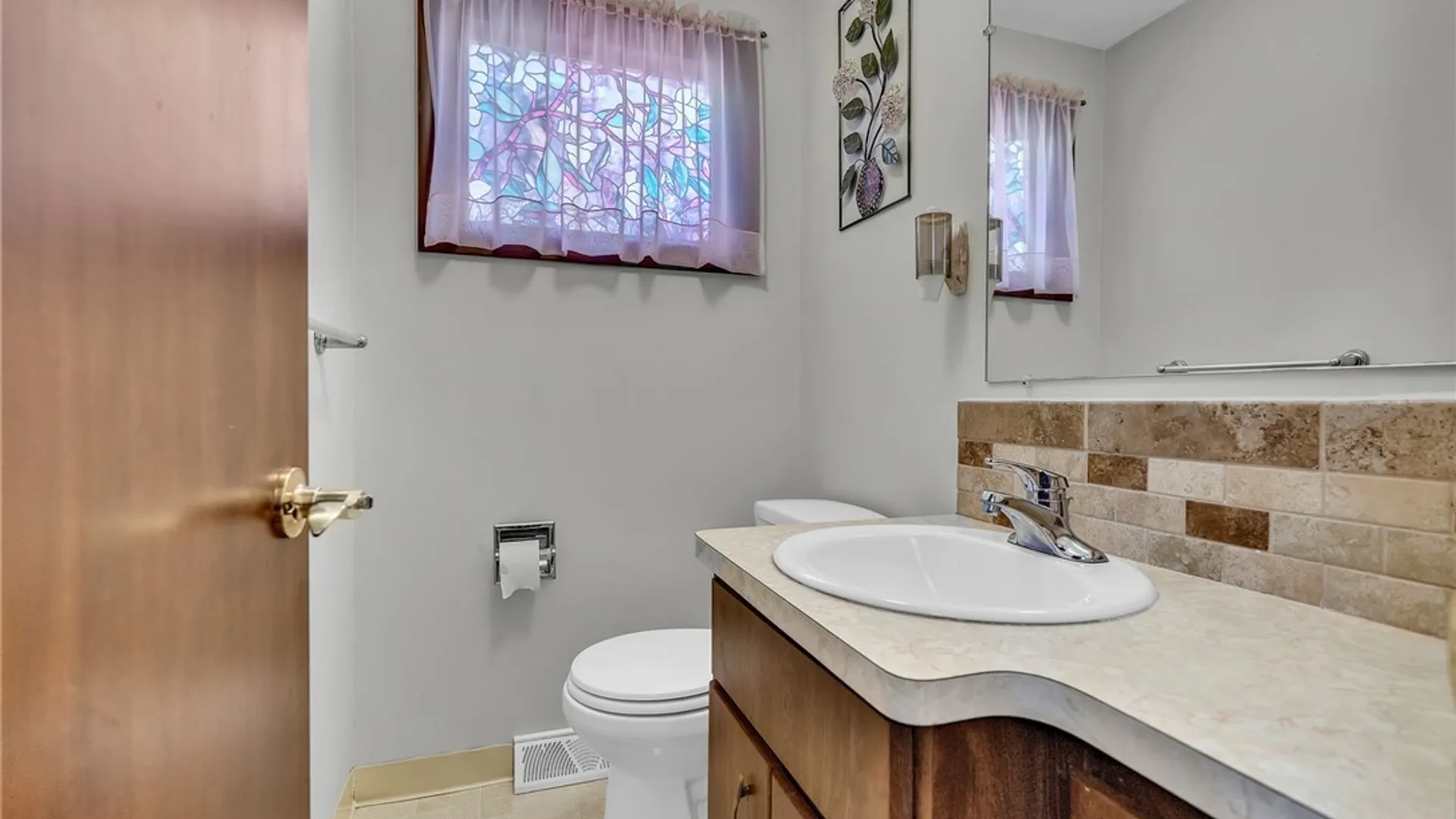 Property at 17 W Summerset Lane, Amherst, NY 14228 28