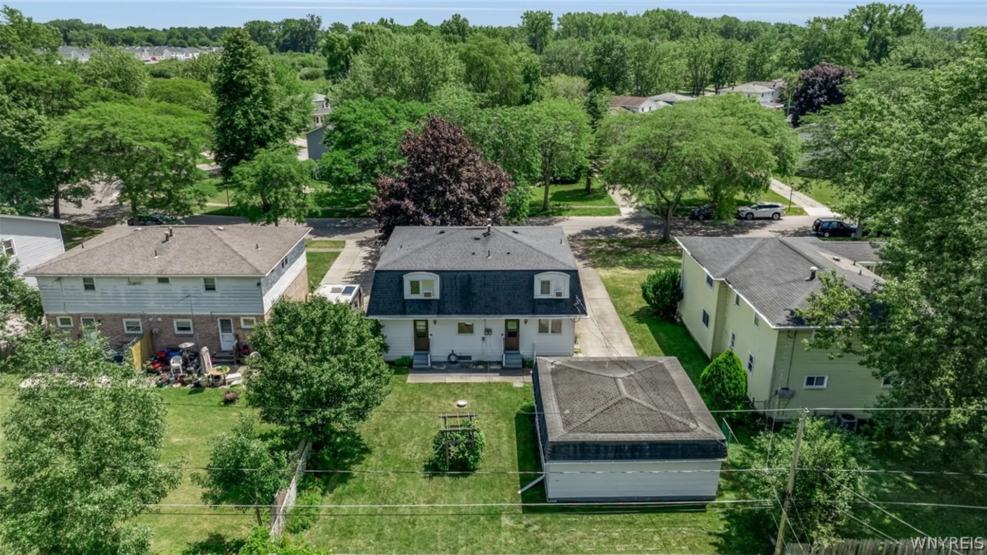 Property at 17 W Summerset Lane, Amherst, NY 14228 45