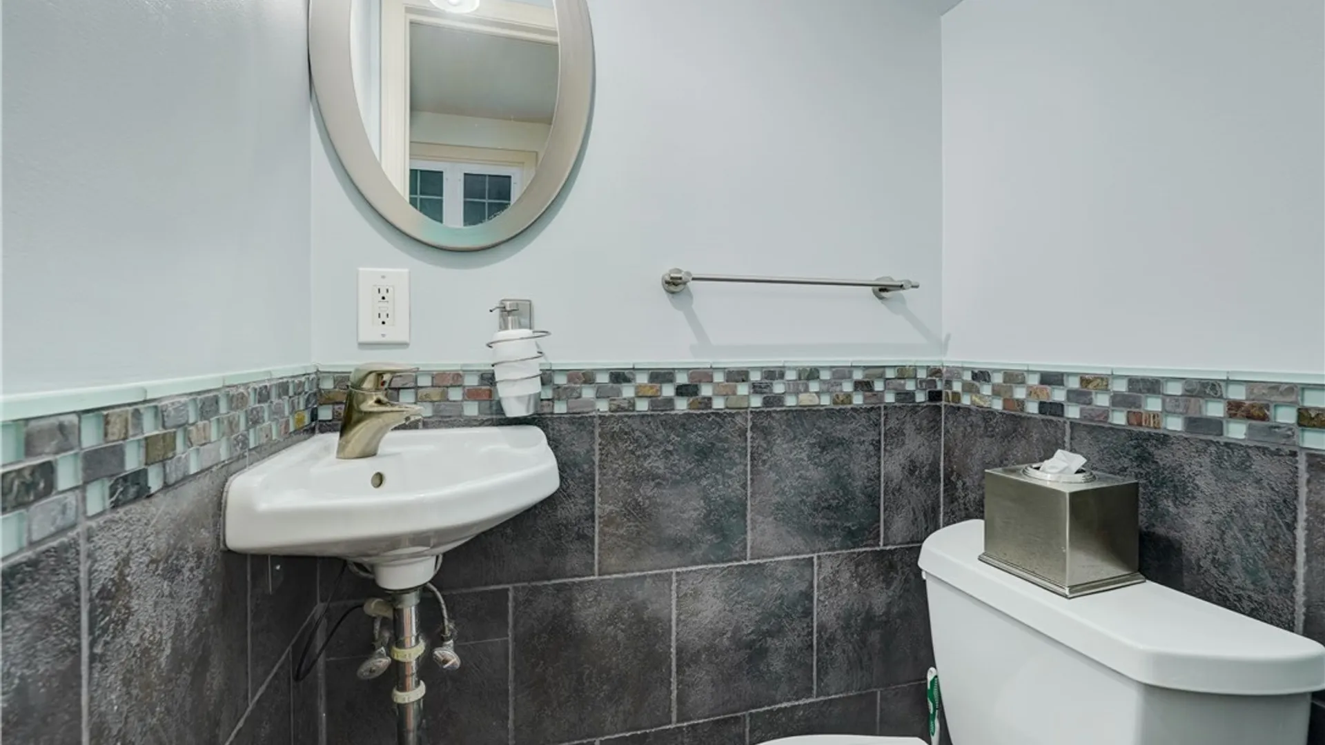 Property at 947 East Avenue, Rochester, NY 14607 17