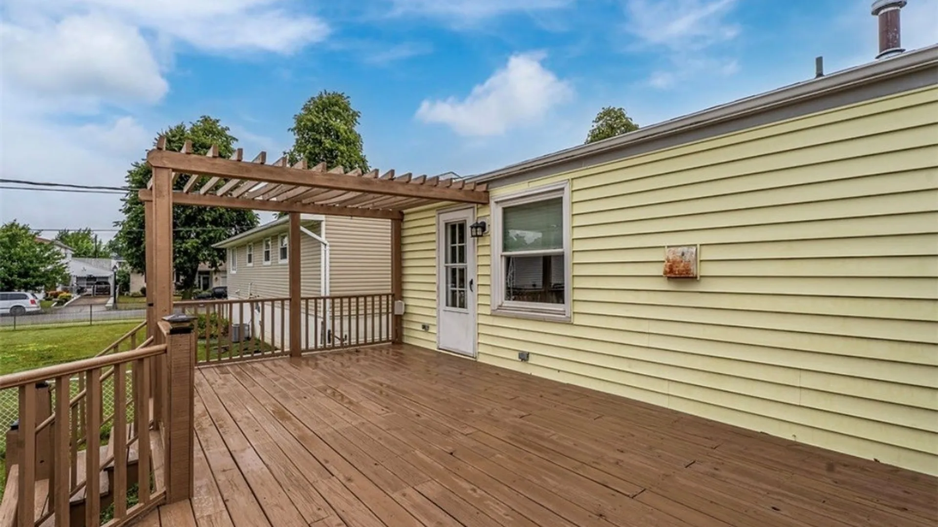 Property at 18 Lille Lane, Cheektowaga, NY 14227 3