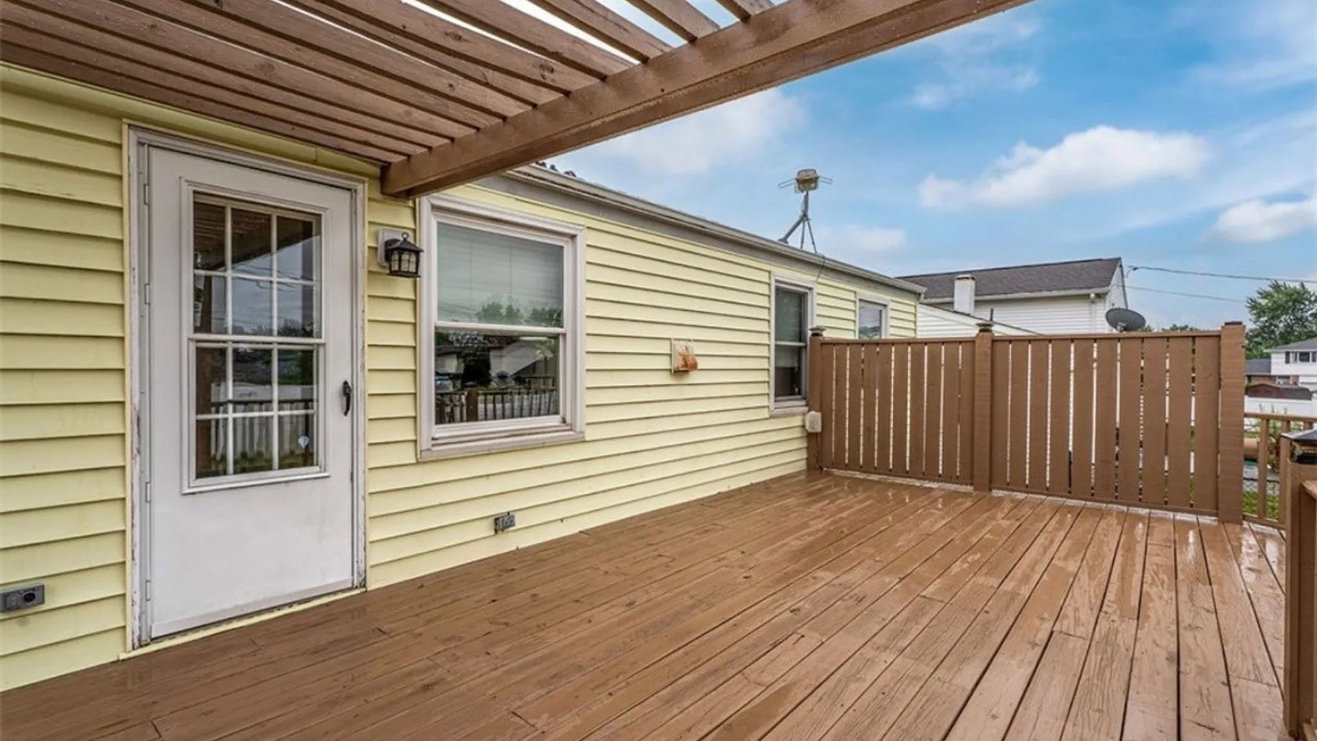 Property at 18 Lille Lane, Cheektowaga, NY 14227 4
