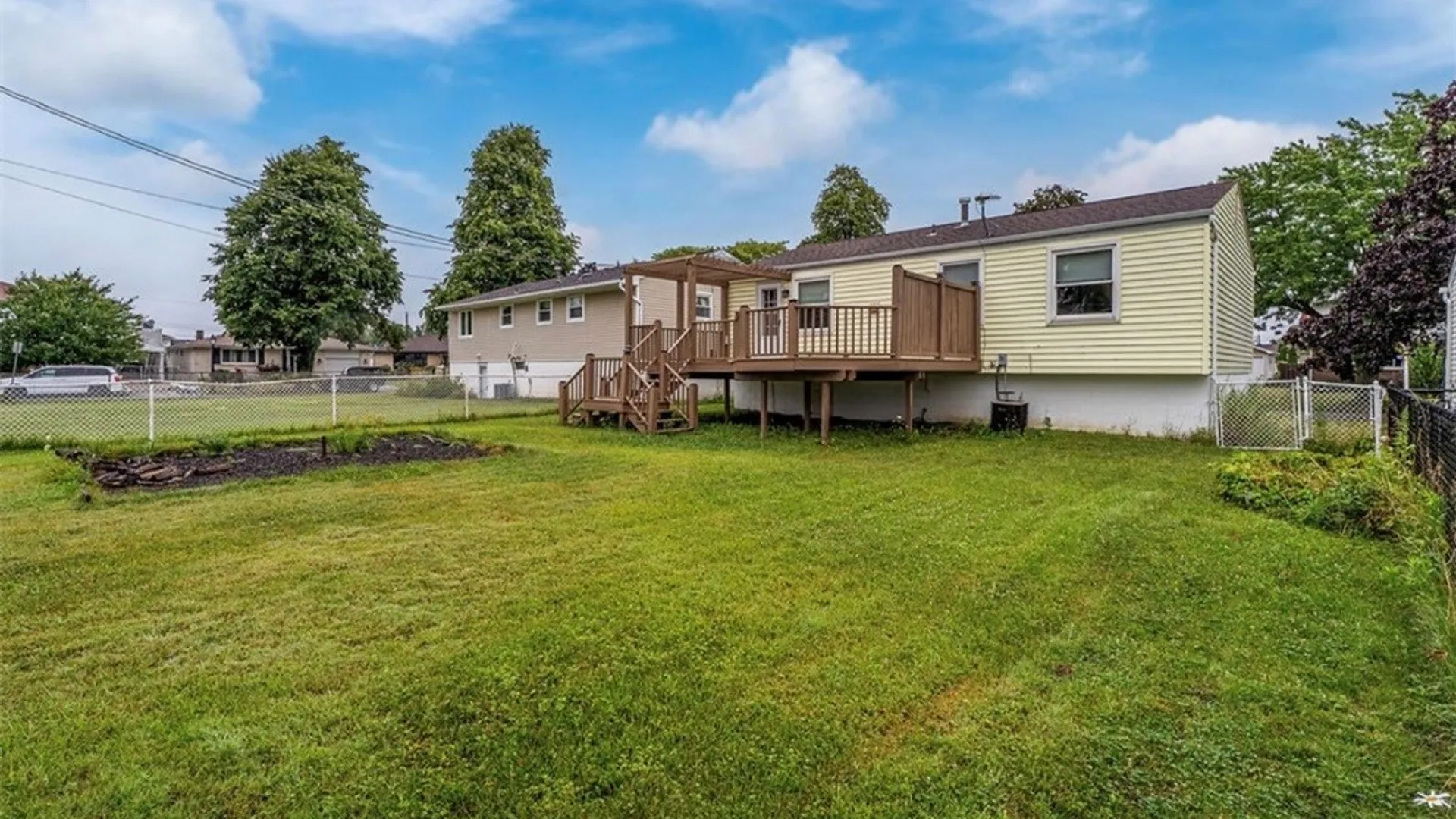 Property at 18 Lille Lane, Cheektowaga, NY 14227 9